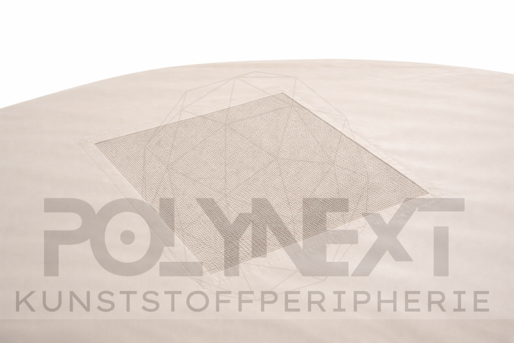 Detailaufnahme eines fein perforierten Belüftungsnetzes